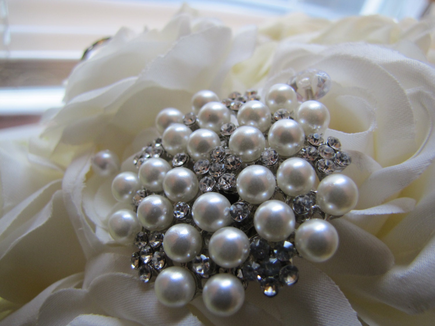 Pearl and Rhinestone brooch pin