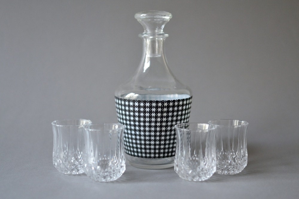 Vintage liquor decanter bottle hound's tooth bar shooters set serving dish whimsical quirky entertaining