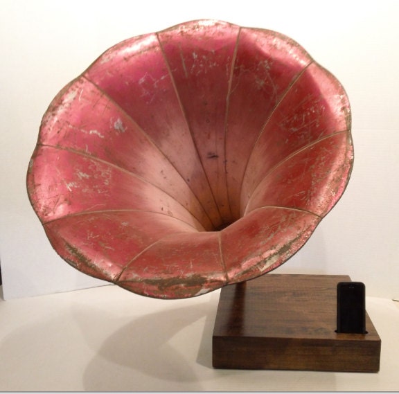 Acoustic  iPhone Speaker Dock w/ Antique Phonograph Horn