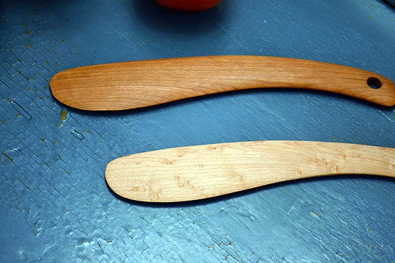 Flat wood spreader: Maple or Cherry
