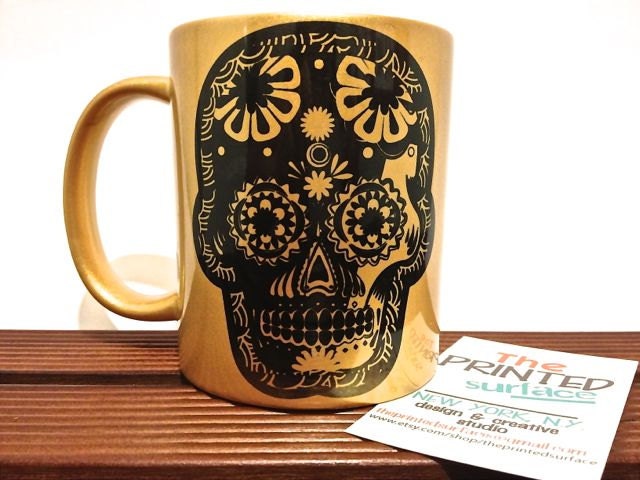 Candy skull gold Printed Pattern mug - black with gold mug
