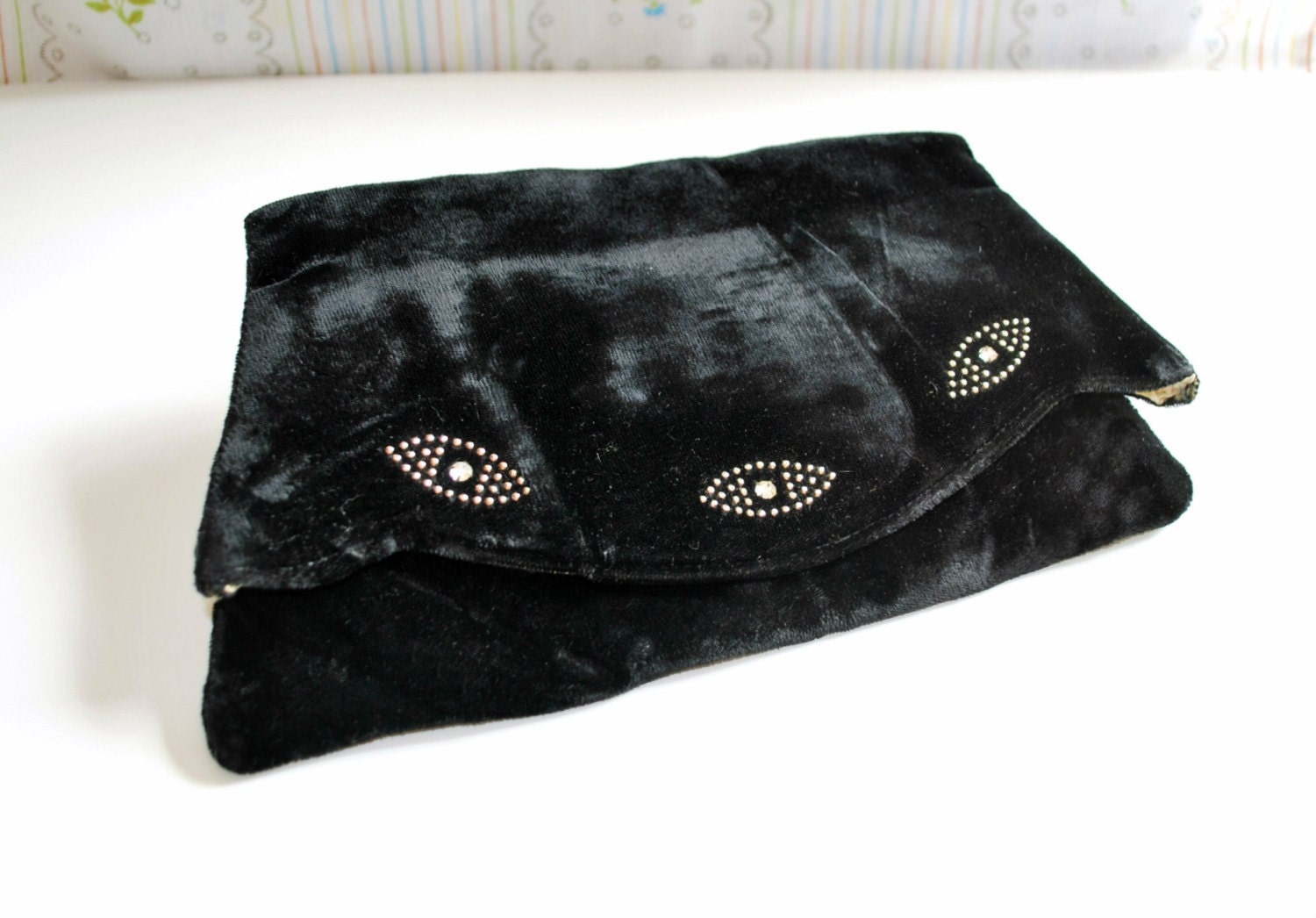 Spring SALE-Vintage Black Velvet Art Deco Eye Fold-over Clutch
