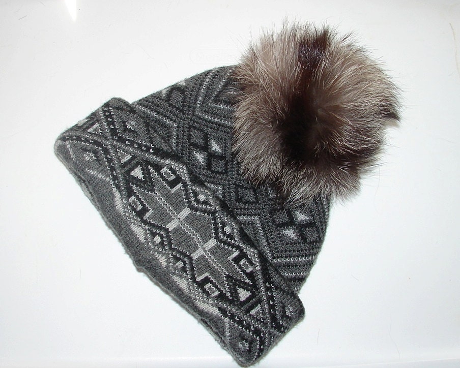 PO-1 Silver Fox Fur Detachable Pom pom brooch decoration for a hat