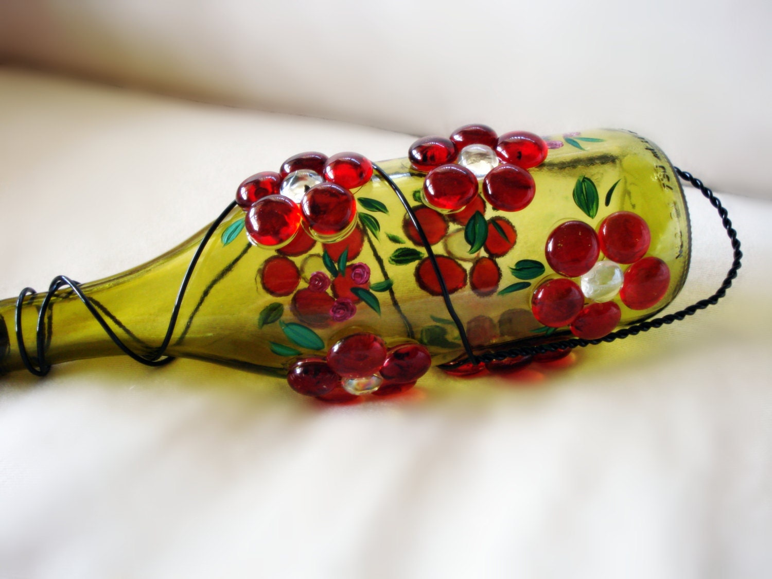 3D Rose Garden Wine Bottle Hummingbird Feeder with Handpainted Accents. FREE SHIPPING anywhere in USA