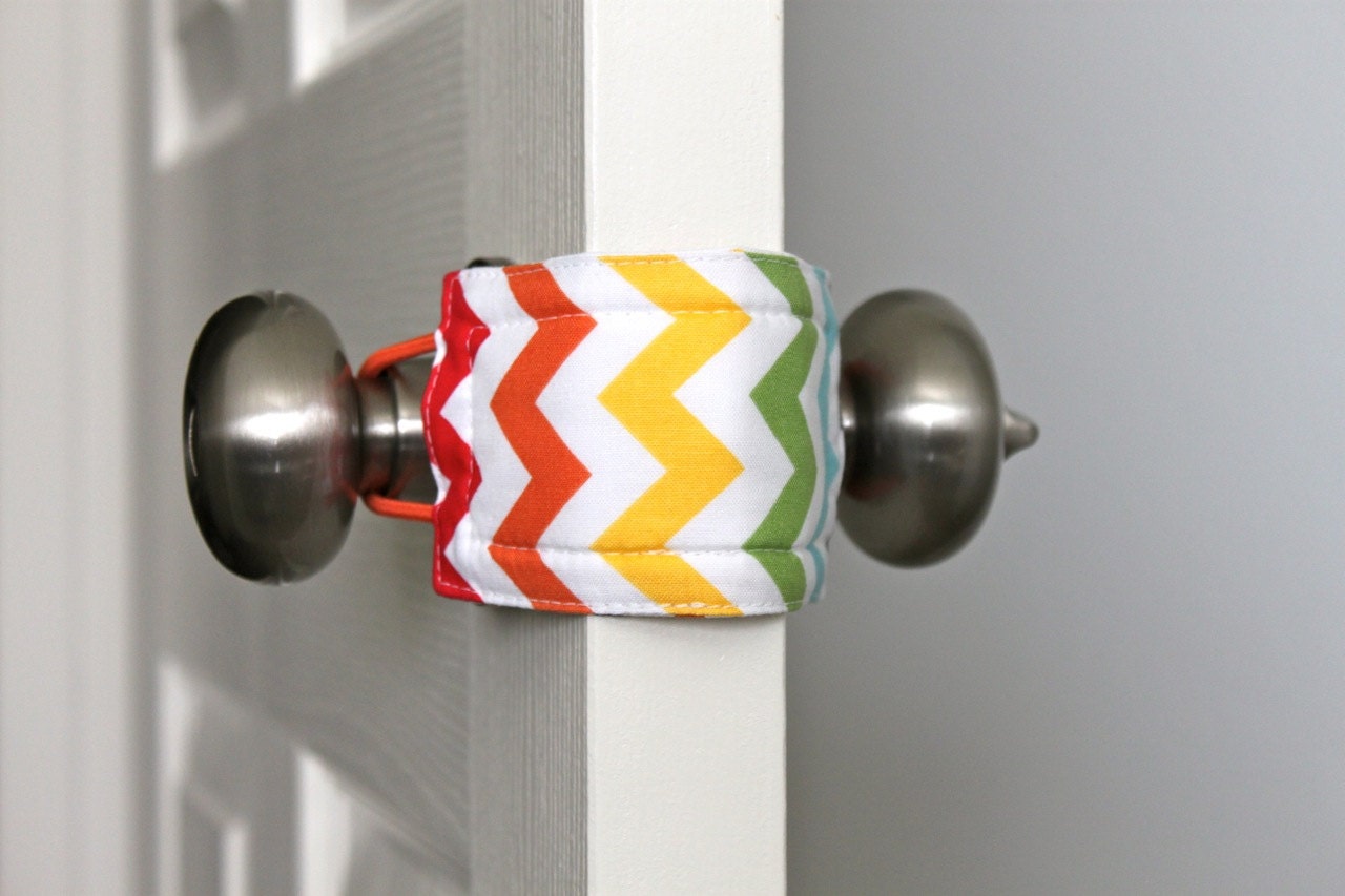 Latchy Catchy  in Rainbow Chevron/Dot Reversible (Patents Pending)