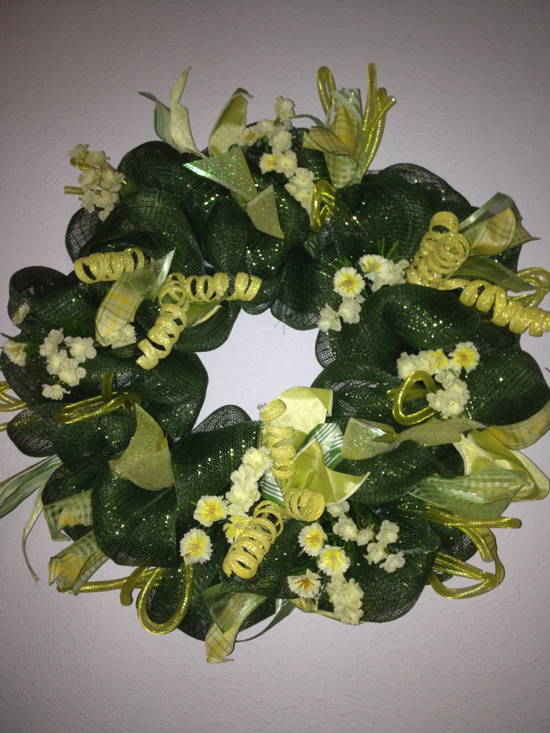Deco Mesh Wreath - SPRINGTIME Green with yellow flowers and ribbon