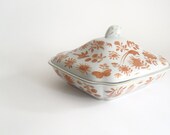 Mottahedeh Covered Vegetable Dish. Serving. Sacred Bird and Butterfly Pattern. Historic Charleston