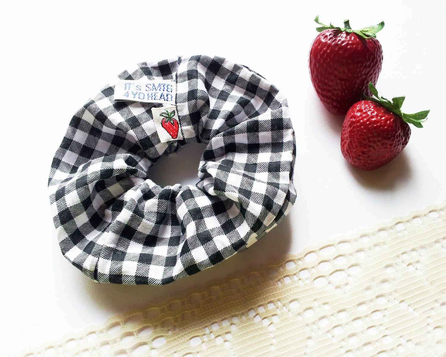summer strawberrie scrunchie in checkered  White and Black