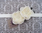 Ivory Flower Dress Sash Belt. Ivory Bridal Sash Belt. Fabric Flower Sash Belt. Bridal Accessory. Bridesmaid Sash Belt. Wedding Accessory.