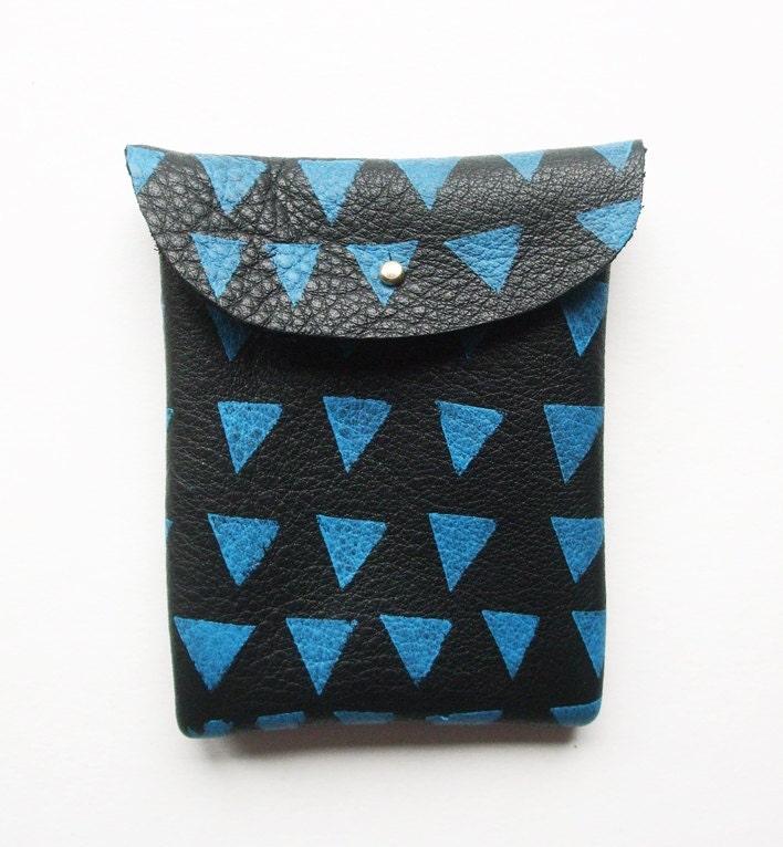 POUCH // black leather with blue triangles