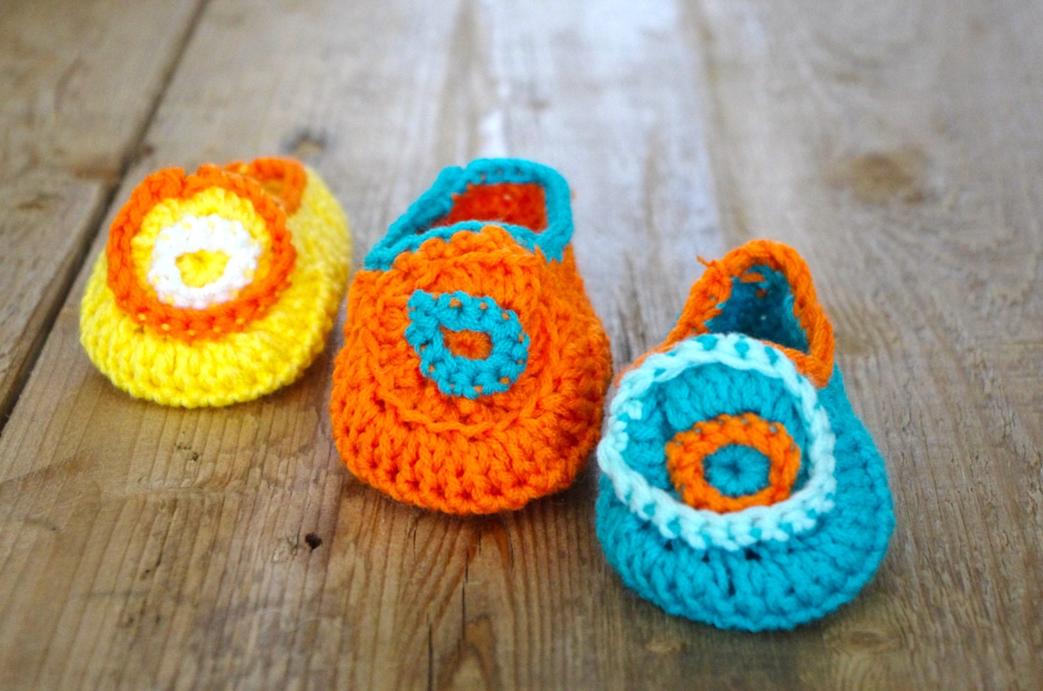 Spring Circles Baby Booties Pattern