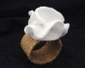 White Wedding Burlap Napkin Rings, Vintage Wedding, Country Wedding, Burlap Vintage Wedding, Rustic Wedding, Felt Flower, set of 8