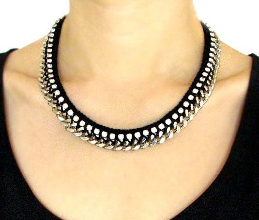 Small Rhinestone and threads Necklace- black