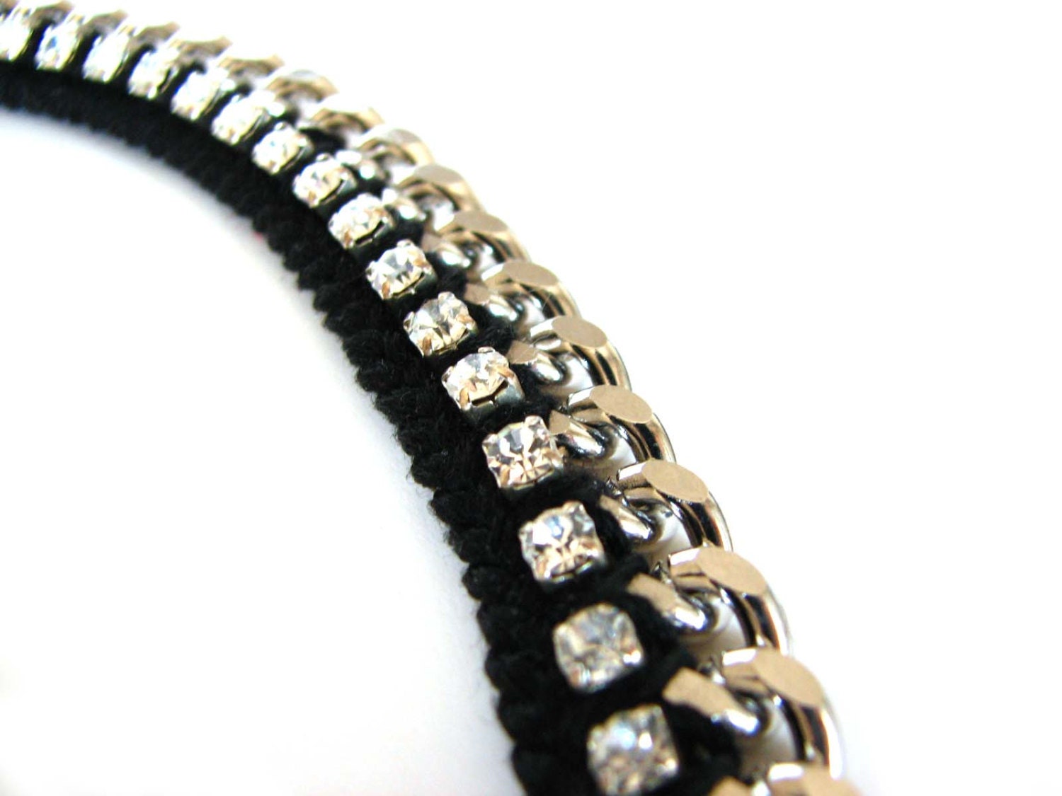 Small Rhinestone and threads Necklace- black