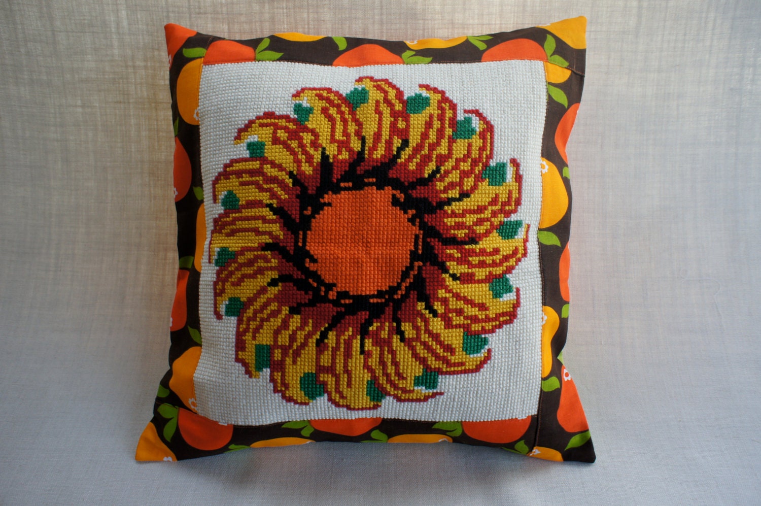 Sunny flower, cushioncover with flower, vintage needlework, vintage fabric, orange and limegreen back
