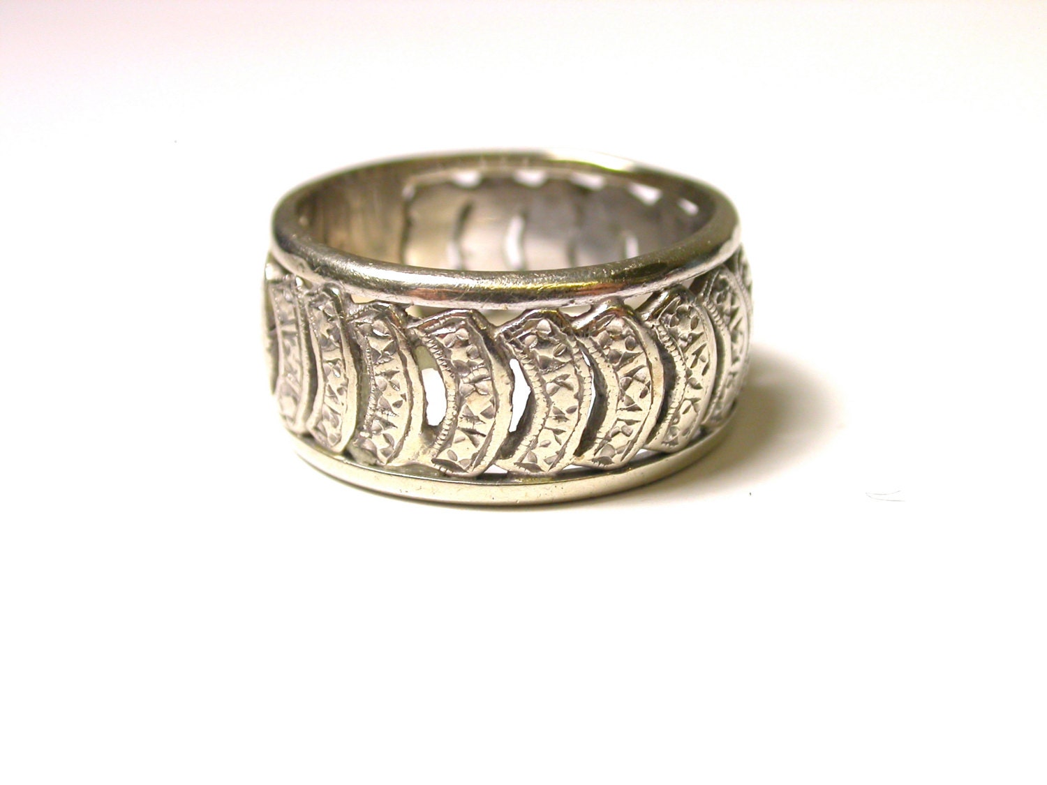 14k White Gold Ring Size 8