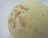 Oatmeal, Milk and Honey bath bomb