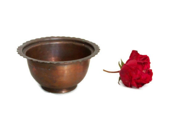 Unique zig zag rim soup BOWL Vintage HAMMERED copper earthy hand forged pot holder - Handmade, wrought metal crafts kitchen serving dish