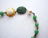 Wedding Jewelry Bracelet, Mum Flower, Jade Gemstone Bracelet, Green & White Rustic Country Weddings, Mod Wedding. Free Shipping to EU US CAN