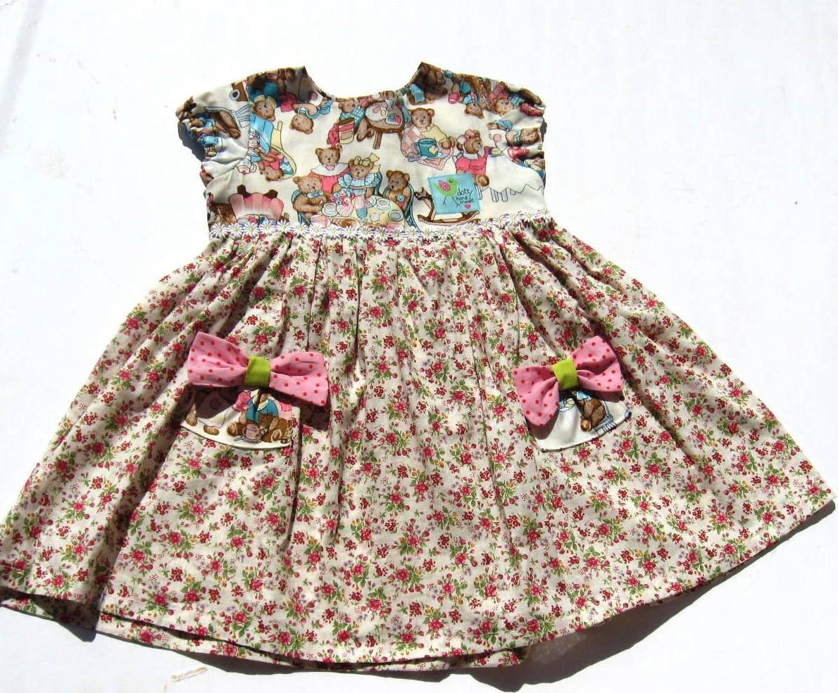 Baby Girl Dress, 18 months - 2 years.  Vintage teddy bears design, pink spotty bows and pink flowers