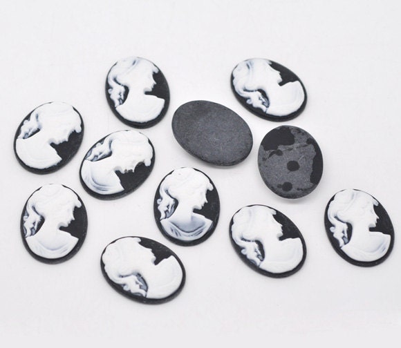 5 Cameo Cabochon Vintage Lady  Resin Oval Cameo - 28 x 21mm - WHITE on BLACK - Pack of 5.