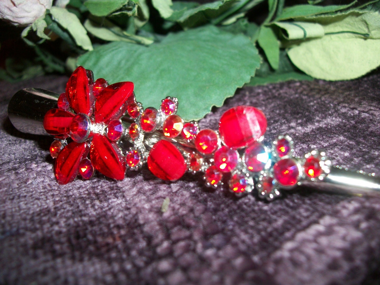 Hair Clip, Scarf Fastener, Clasp, Heart Petal Floral, White Shell, Enamel, Gold Tone, Fashion Jewelry, 1980s Accessory, Sparkly