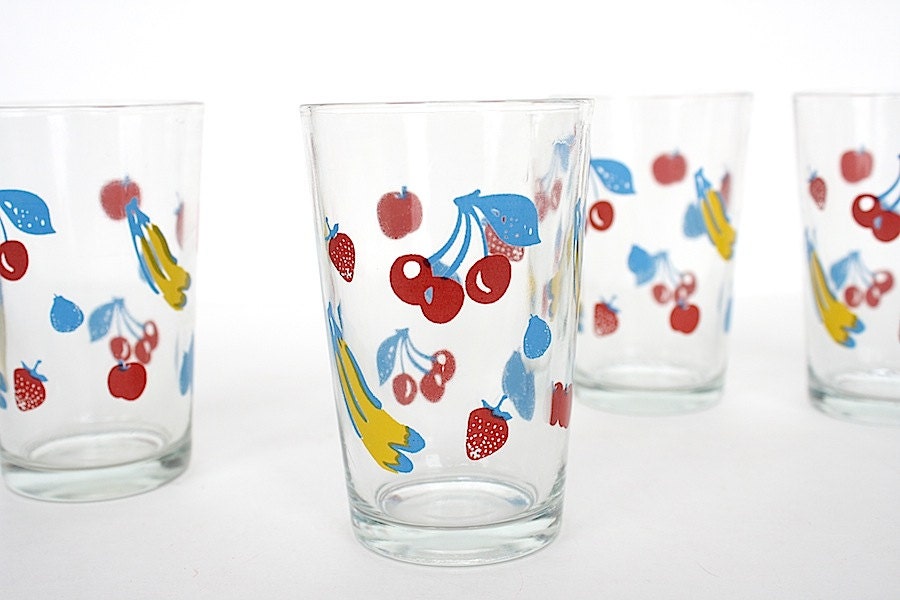 Glassware, Vintage Glasses, 1950s Drinking Glasses, Juice Glasses, Fruit Design, Fruit Glasses, Vintage Kitchen, Vintage Housewares