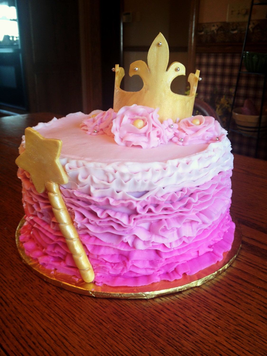 Items similar to Edible fondant crown/tiara and wand, princess cake