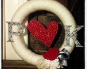 Valentines Day wreath - yarn wreath- SALE - I love you wreath- Valentines day gift- xoxo wreath- heart- red pink wreath