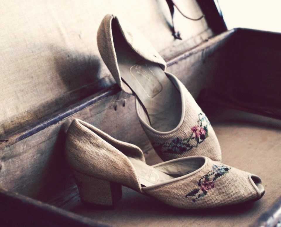 Antique Needlepoint Peep Toe Shoes, Vintage Shoes, Womens Shoes, Size 6.5- 7, 1930s 1940s - OhDearViolet