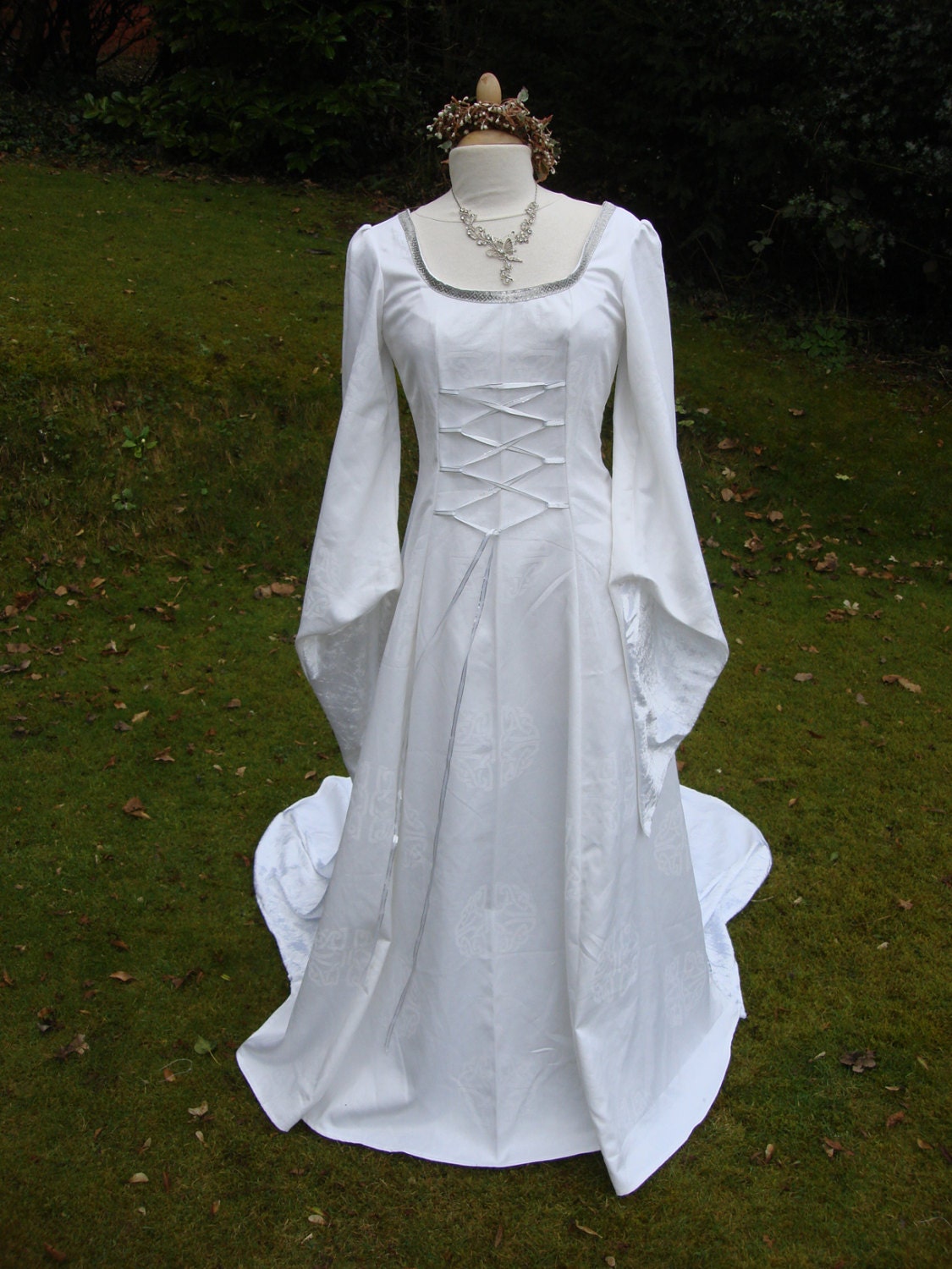 White Galadriel Arwen lotr renaissance medieval pagan Celtic wedding handfasting gown / dress 6 to 12