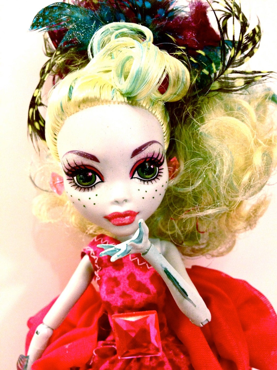 monster high doll with pink and yellow hair