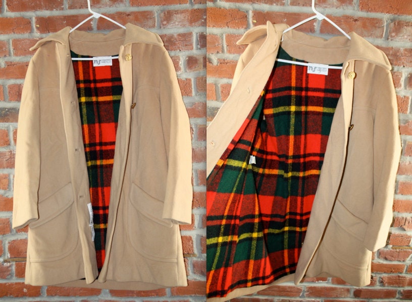 Vintage Wool Coat // Plaid Tartan Lining // Tan Beige Gold Buttons // Pea Peacoat Winter // Women's Size L Large // 1960s 60s Retro
