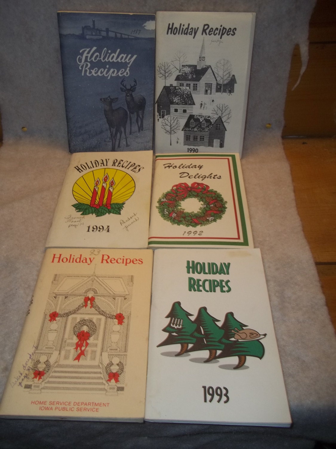Vintage/Primative Collectable.--Six Holiday Recipes Cook Books.