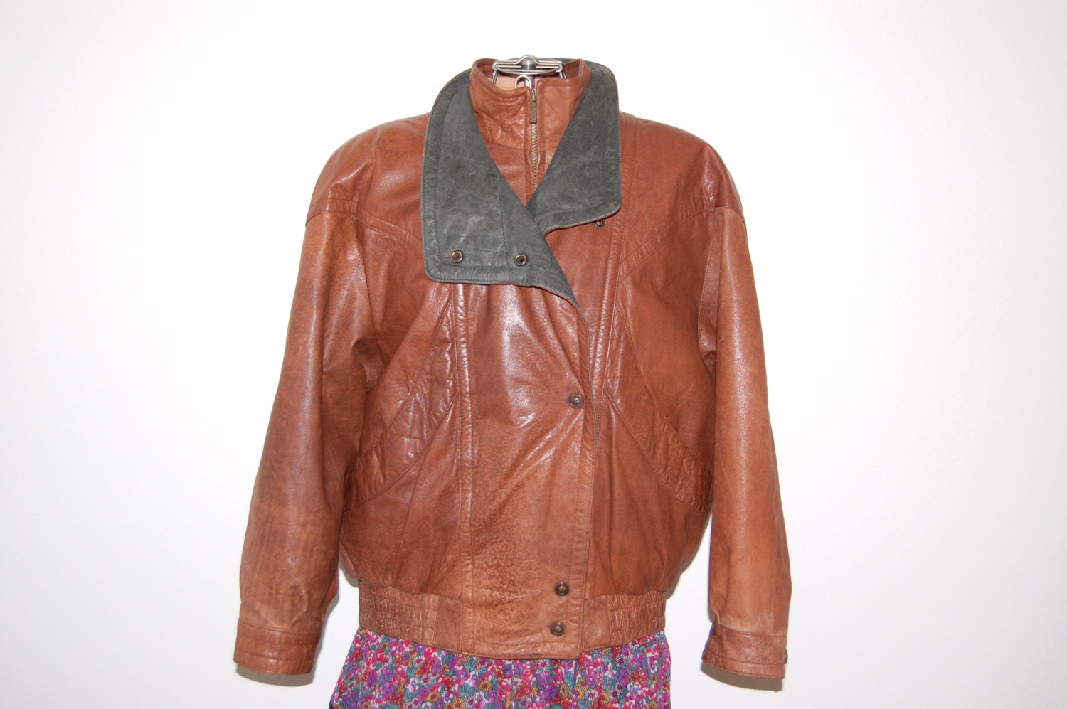 Vintage 1980s Brown Leather Moto Bomber Jacket Coat Rocker Punk Rebel Fall Winter. Wilsons Thinsulate. Unisex Size Small Medium.