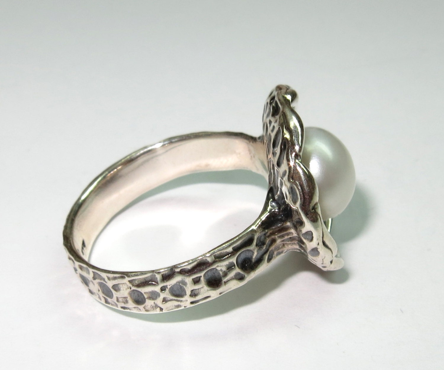Silver ring. The original ring of oxidized silver 925 with freshwater pearl. Handmade. Free Shipping