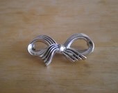 vintage silver tone Bow ribbon pin brooch