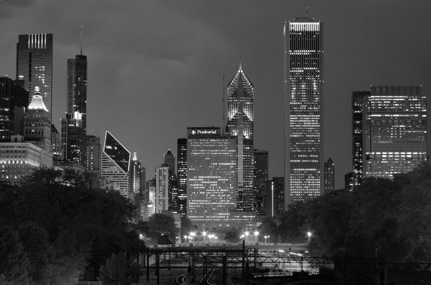 Downtown Chicago Skyline in Black & White-Print