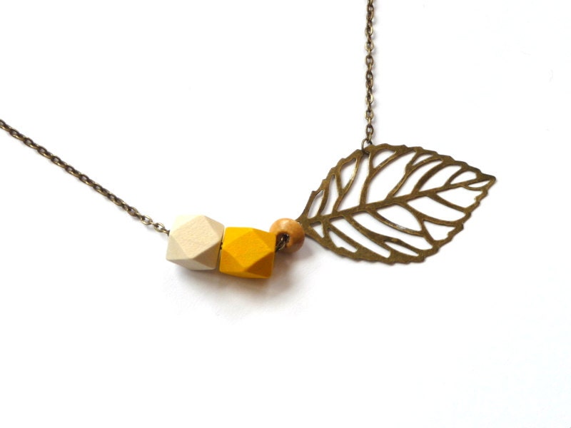 Modern Geometric Necklace with a Leaf / Minimalist jewelry / Summer Fashion /Wooden Beads on a chain