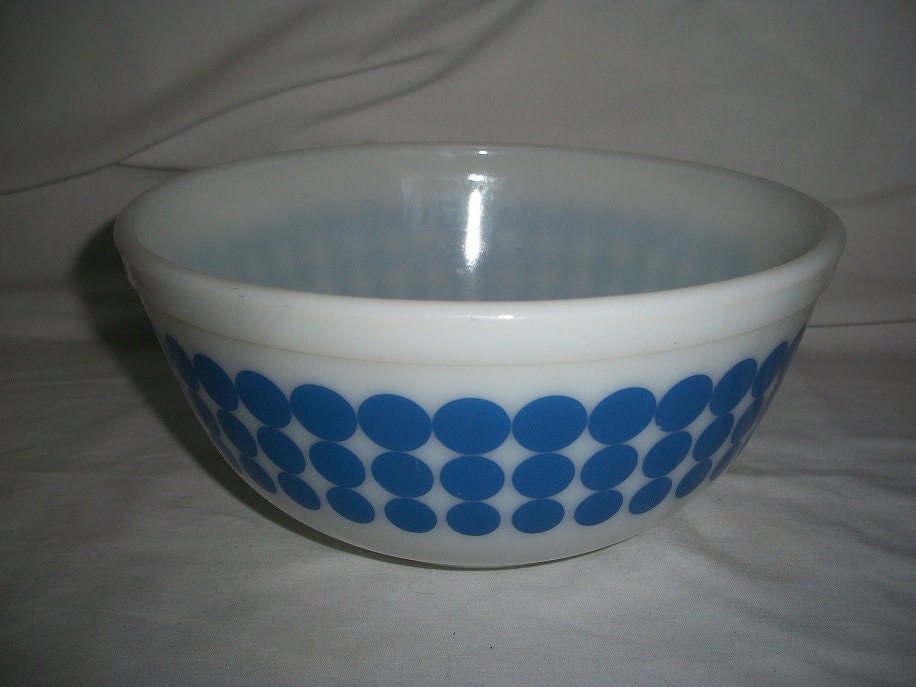 Vintage Pyrex (No. 403) White Milk Glass with Blue Polka Dots Mixing Serving Bowl (2.5 quarts)