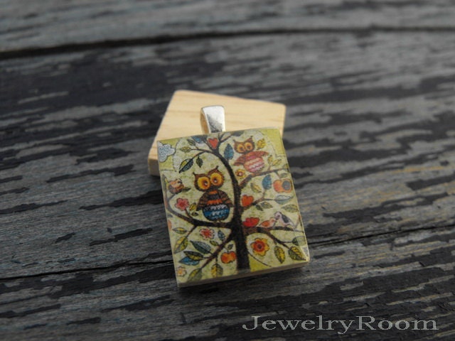 Scrabble Tile Jewelry - Little Cute Owls - Ball Chain Included - By Jewelry Room  ( S004 )