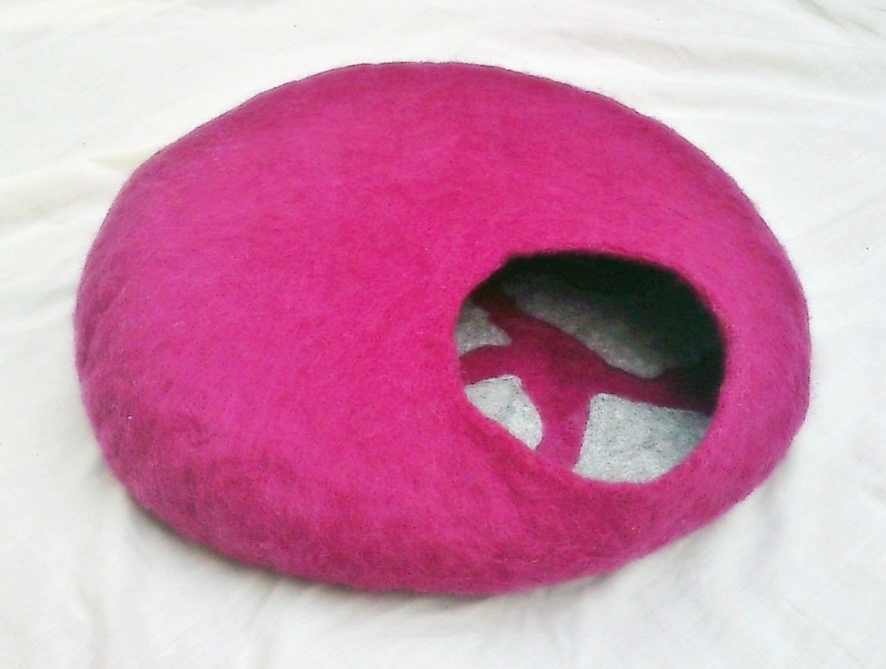 XL size handmade cat bed / cave/ house / basket / Felted merino wool
