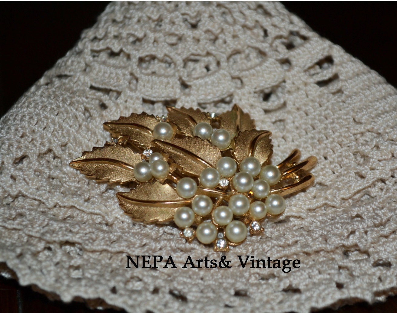Vintage 1960's Crown Trifari gold, pearls, and rhinestone leaf brooch pin