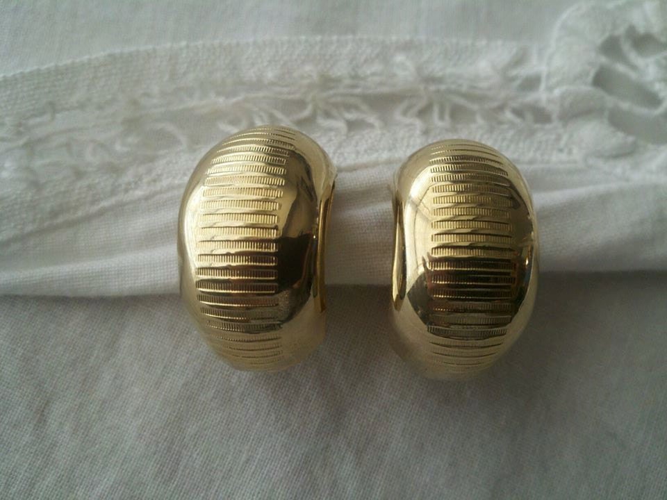 Vintage Gold Tone Clip On Earrings