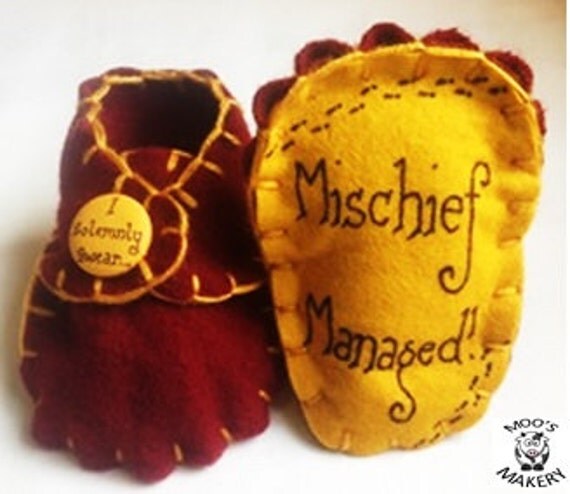 Harry Potter inspired Gryffindor 'I solemnly swear' 'Mischief Managed' - red yellow baby booties handmade wool felt with buttons