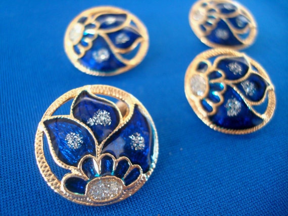 VINTAGE BUTTON  : 4 pcs,   Blue Flower Button, 20 mm , Brass , Button Jewelry  B 137