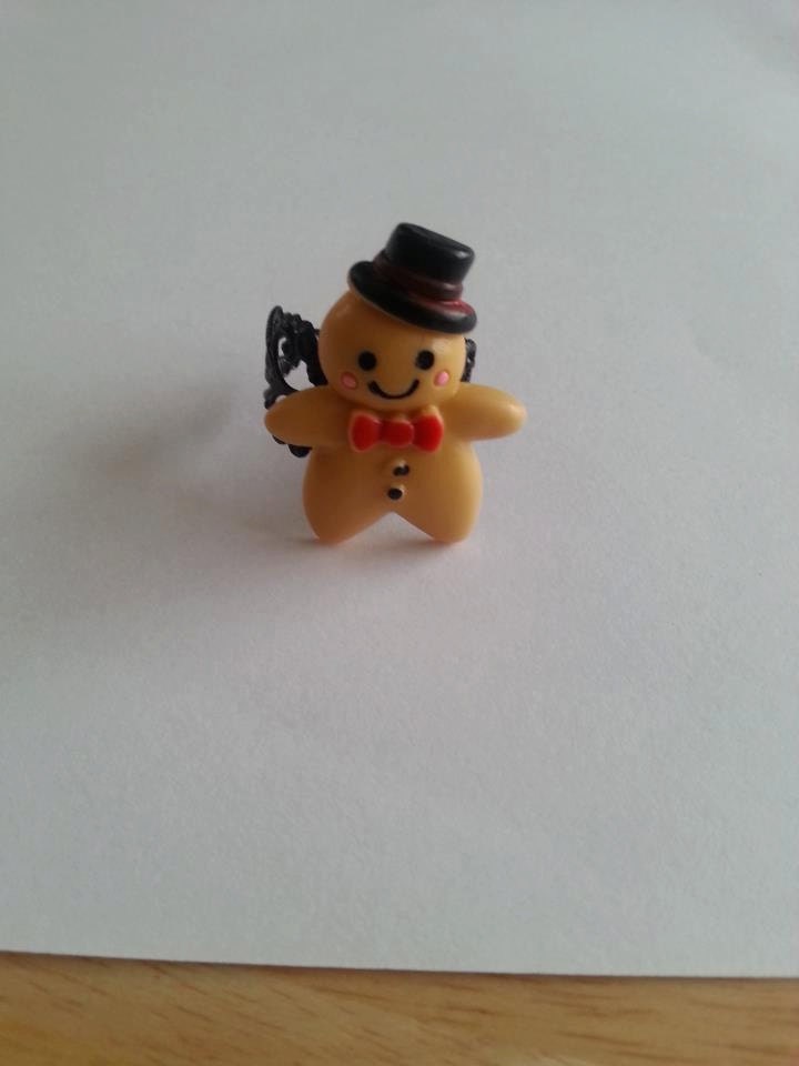 Super cute gingerbread man ring.