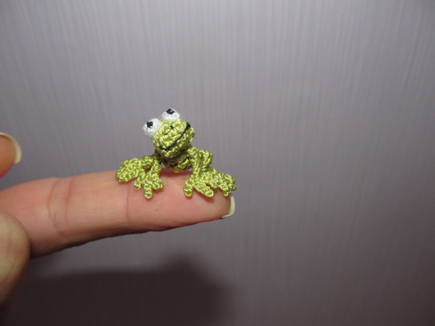 Miniature ooak frog, doll house toy, tiny green frog mini handmade amigurumi