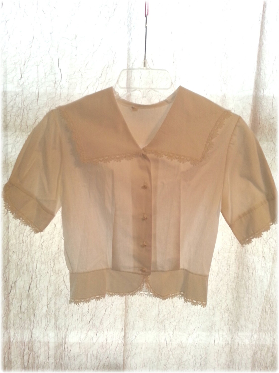 1940s off white pleated and embroidered edging womens shirt. Pearlized buttons. Size 32.