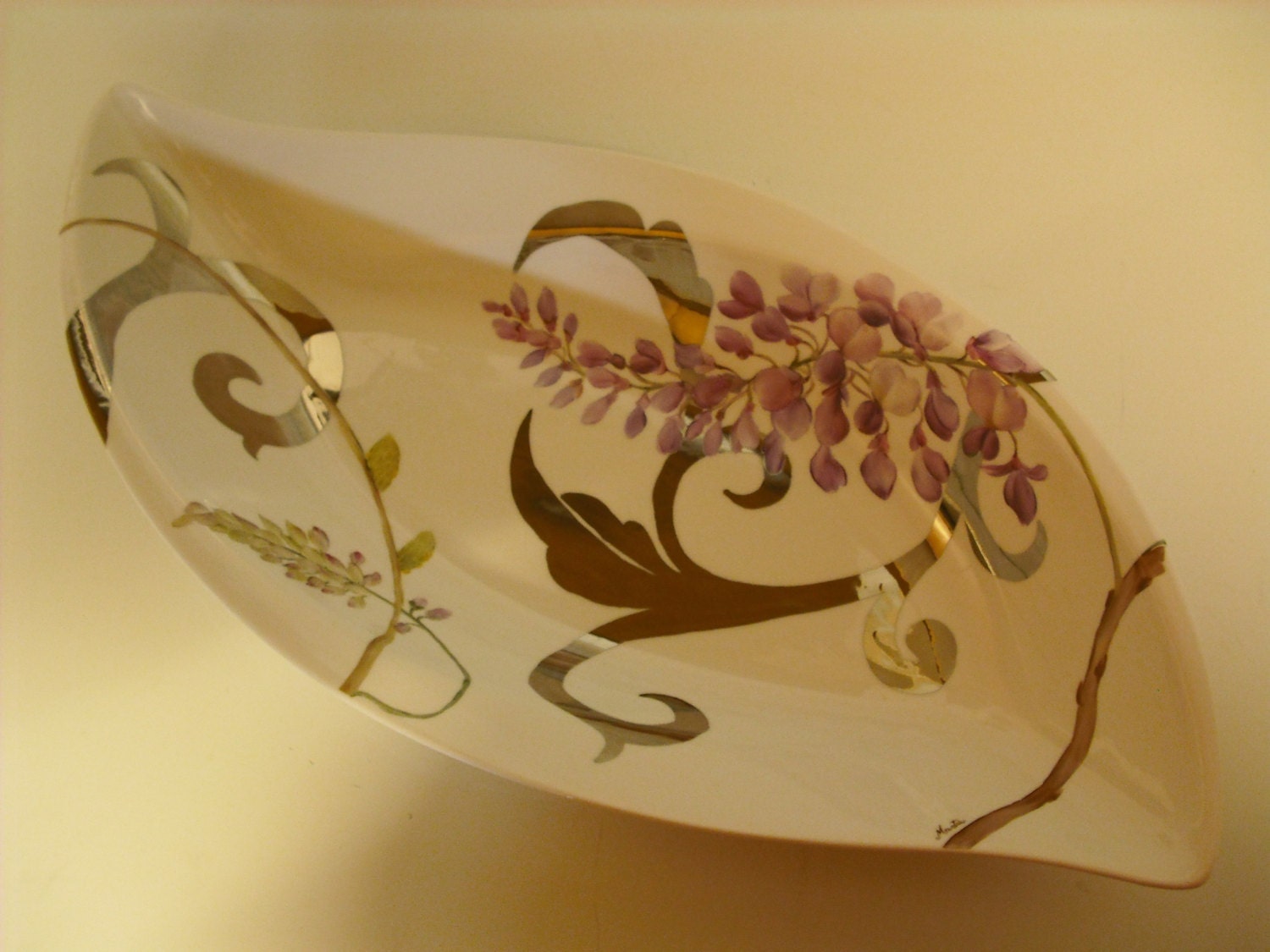 Handpainted porcelain plate with Wisteria and platinum decoration